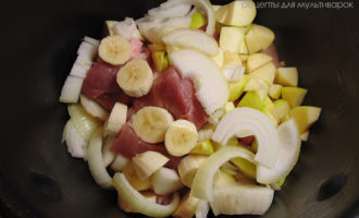 Свинина по-тайски с яблоками и бананом фото