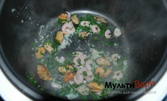 Томатный суп с морепродуктами фото