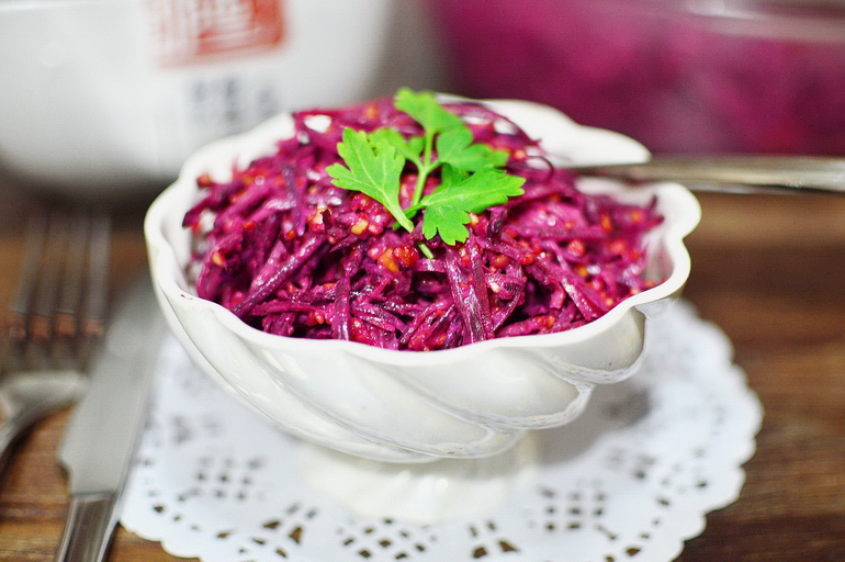 Салат из свеклы, капусты и говядины – кулинарный рецепт