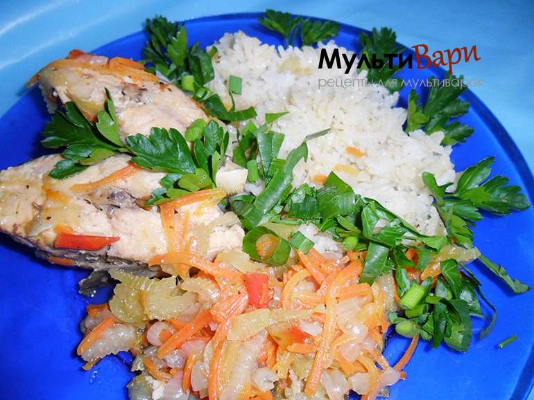 Приготовление горбуши с овощами. Горбуша с рисом. Горбуша с рисом и овощами. Рыба горбуша с рисом. Рис с рыбой.